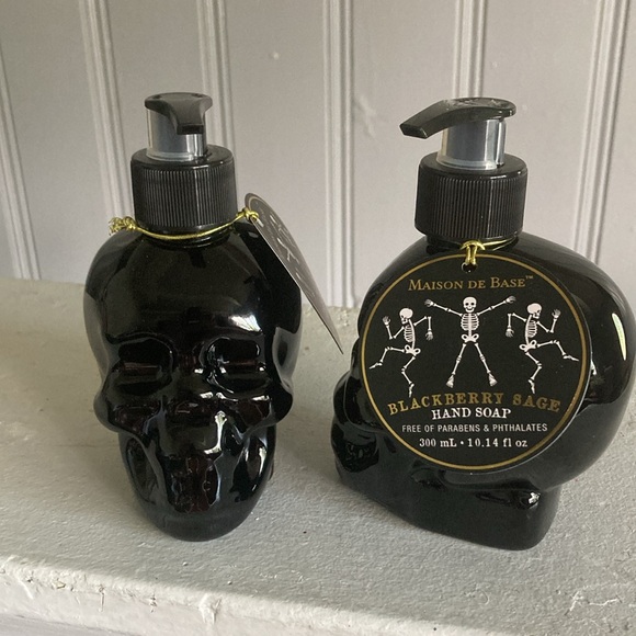 NWT 2 Black Skull 💀 Shaped -Blackberry Sage Scented Maison De Base Hand Soaps - Picture 5 of 16